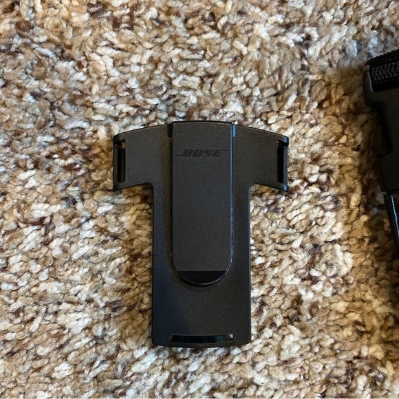 Bose noise canceling headphones case - Picture 5 of 7